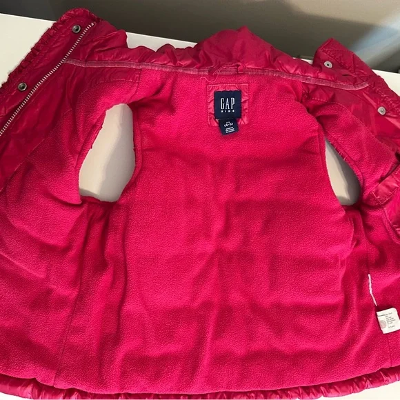 GAP Girls Pink Puffer Vest. Size 4 - 5 - Picture 4 of 6
